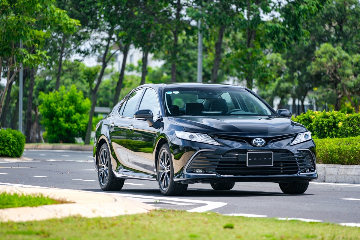 TOYOTA CAMRY