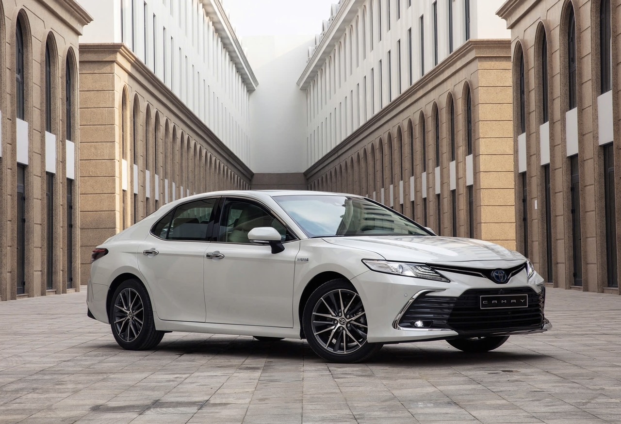TOYOTA CAMRY