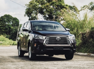 TOYOTA   INNOVA