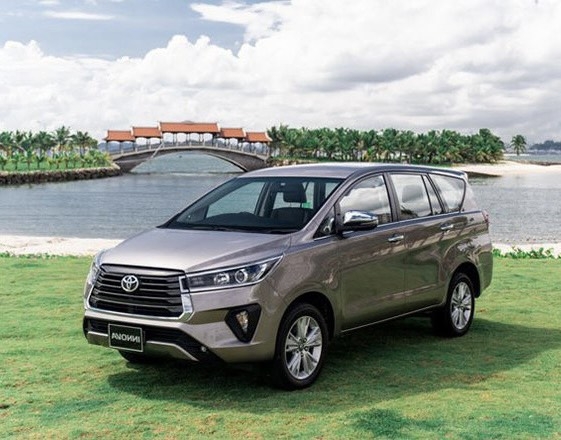 TOYOTA   INNOVA