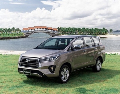 TOYOTA   INNOVA