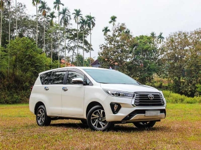 TOYOTA   INNOVA