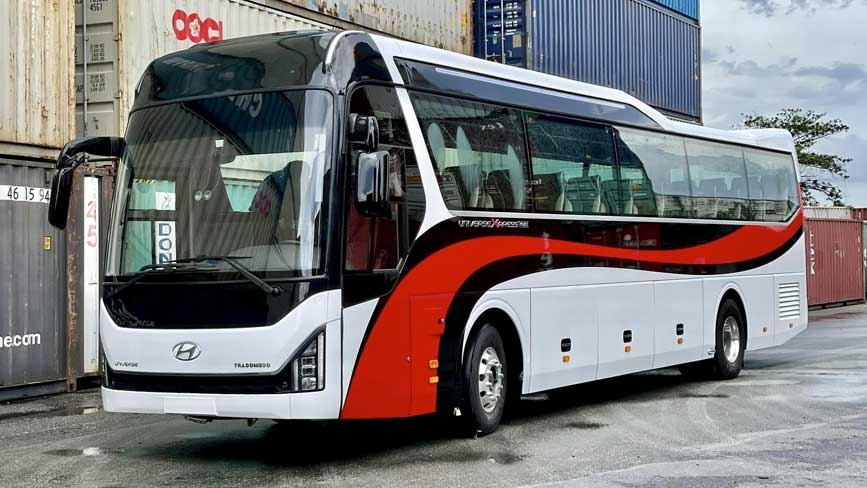 HYUNDAI UNIVERSE